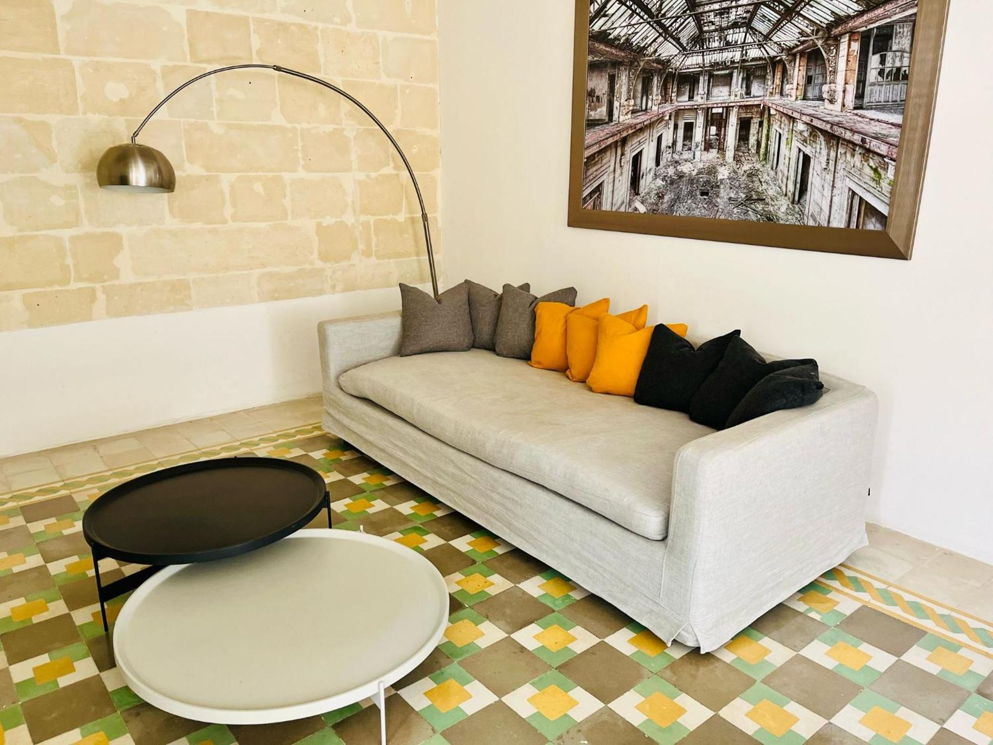 Cozy Charming Apartment In Old Bakery Street Valletta Exterior photo