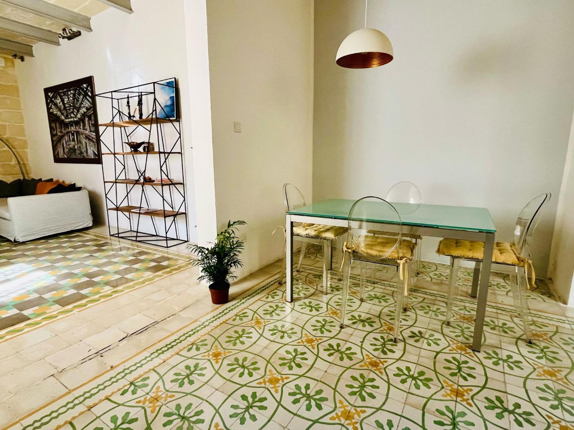 Cozy Charming Apartment In Old Bakery Street Valletta Exterior photo